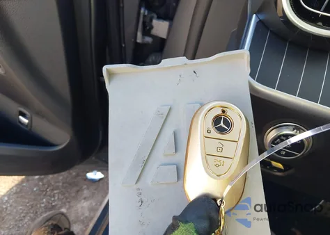 2024 Mercedes-Benz C 300 z USA, uszkodzony, nr VIN W1KAF4HB1RR172679